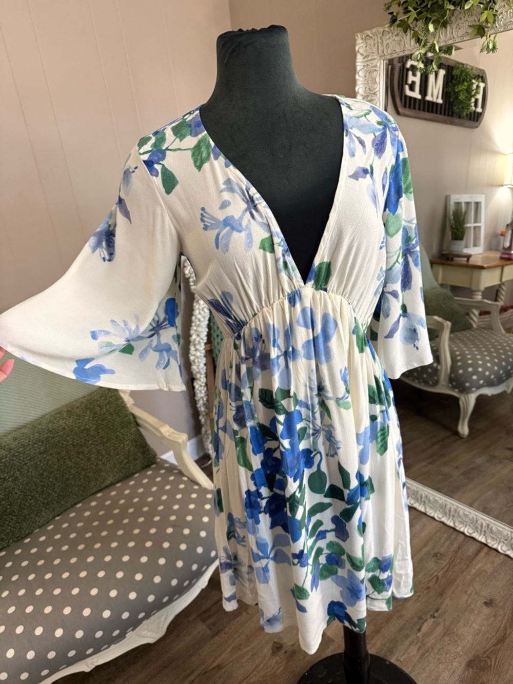 Lovestitch • Blue Hawaiian Resort Dress - Picture 10 of 12
